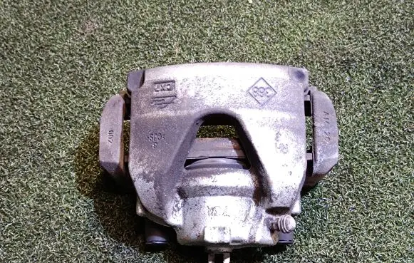 Front brake caliper