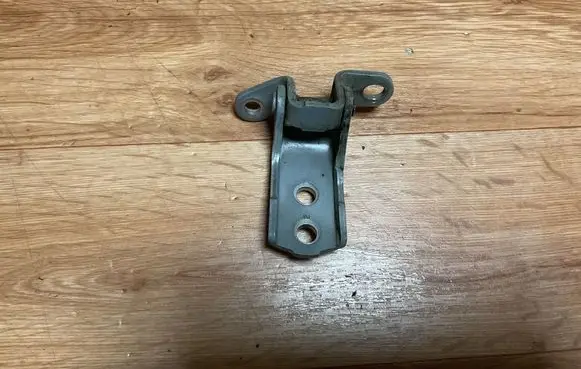Toyota Avensis T250 Front door upper hinge 