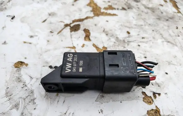 Seat Ibiza IV (6J,6P) Glow plug pre-heat relay 045907282A