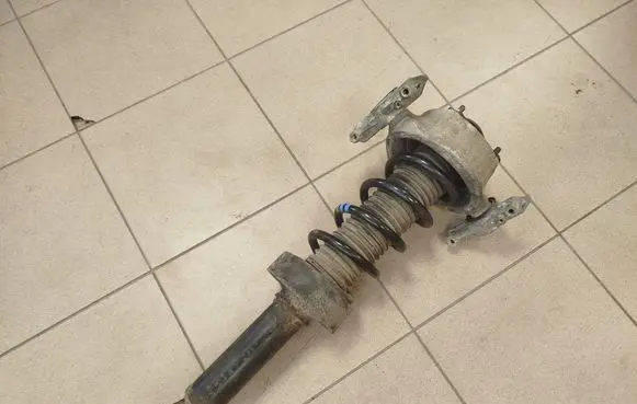 Porsche Cayenne (92A) Rear shock absorber with coil spring 