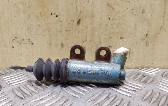 Toyota Avensis T220 Clutch slave cylinder 