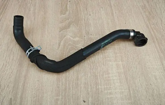BMW X6 G06 Engine coolant pipe/hose 9398801