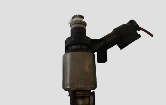 Audi A4 S4 B8 8K Fuel injector 06H906036H