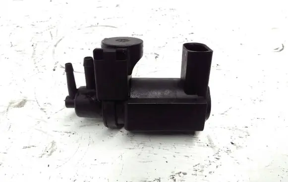 Volkswagen Touareg I Turbo solenoid valve 059906628B