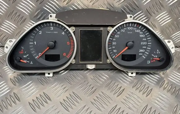 Audi A6 S6 C6 4F Speedometer (instrument cluster) 4F0920931F 4F0910930A 5550007301
