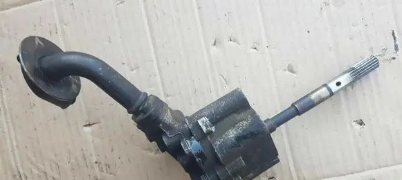 Volkswagen Golf II Oil pump 026115153 026115109S
