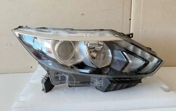 Nissan Qashqai Headlight/headlamp 10018013