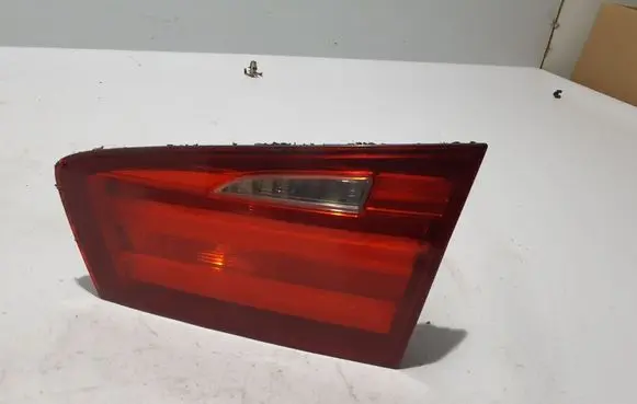 Tailgate rear/tail lights