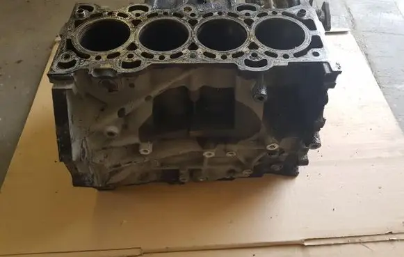 Ford Mondeo Mk III Engine block 