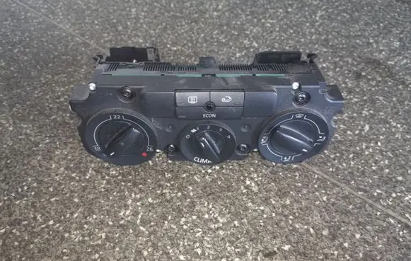 Volkswagen Golf V Climate control unit