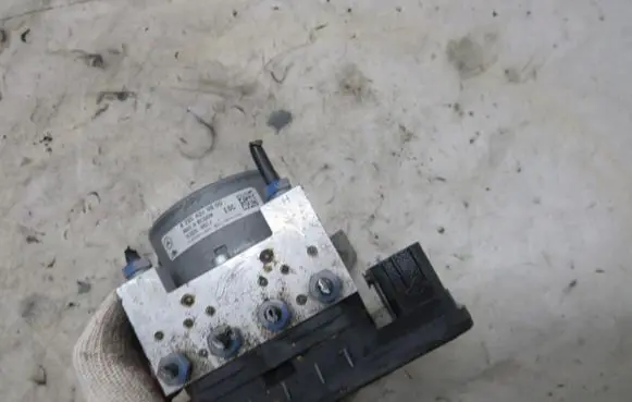 Mercedes-Benz C AMG W205 ABS Pump A2054310000