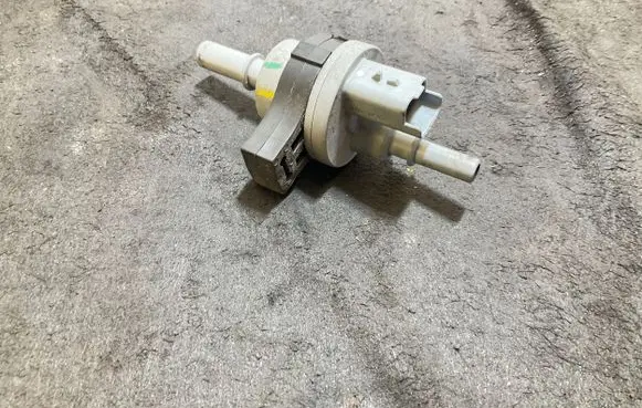 Peugeot 2008 II Turbo solenoid valve 9802009480