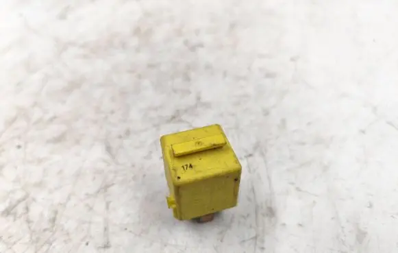 BMW 5 E39 Other relay 1389105