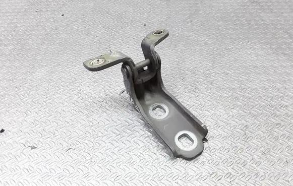 Chevrolet Orlando Front door lower hinge 