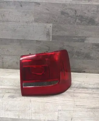 Volkswagen Touran I Rear/tail lights 1T0945096