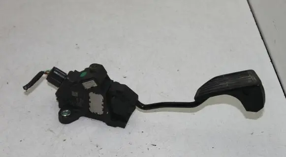 Toyota Avensis T270 Accelerator throttle pedal 7811002150