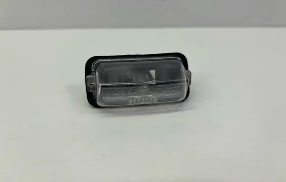 Toyota Yaris Number plate light L-000012