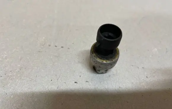 Opel Astra J Air conditioning (A/C) pressure sensor 