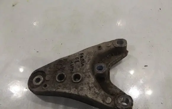 Skoda Fabia Mk2 (5J) Engine mounting bracket 6Q0199185AB