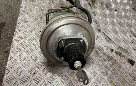 BMW 5 E60 E61 Brake booster
