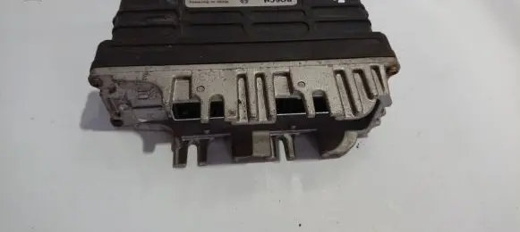 Volkswagen Golf III Engine control unit/module 0261203647 032906026G