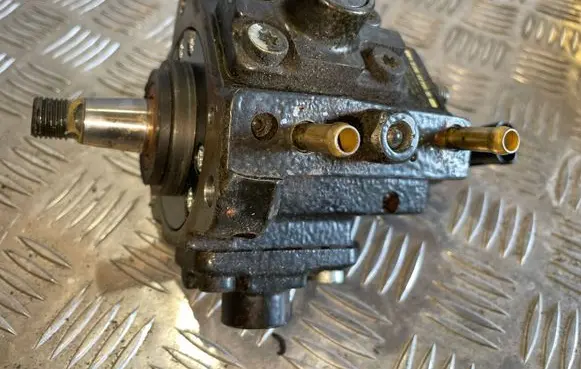 Opel Vectra C Fuel injection high pressure pump 0445010097