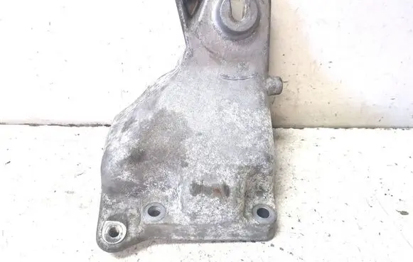 Mercedes-Benz GLK (X204) Engine mounting bracket A2722231004