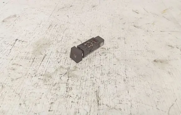 Hyundai Santa Fe Fog light switch 202002962 621W05010