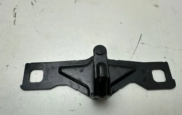 Audi A3 S3 8V Loading door lock loop/hook striker 8V5827507