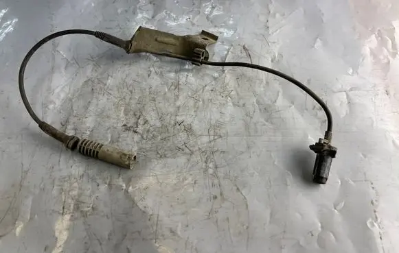 BMW 5 E39 ABS brake wheel speed sensor 611283662349