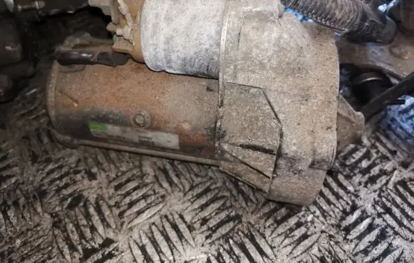Peugeot 307 Starter motor d7r27 16a3