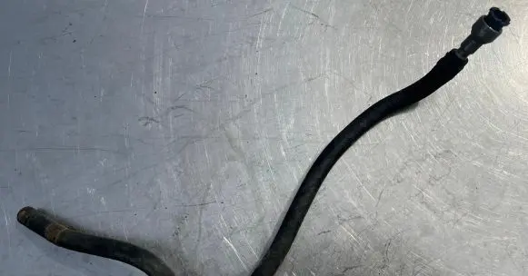 Volkswagen Touran I Fuel main line pipe 1T0133986F