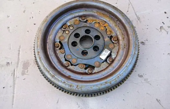 Volkswagen PASSAT B8 Dual mass flywheel 03L105266DE