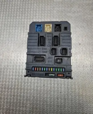 Peugeot 308 Fuse module 9663798180 1785782200607 1027745230607
