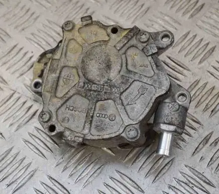 Volkswagen PASSAT B7 Vacuum pump 03L145100