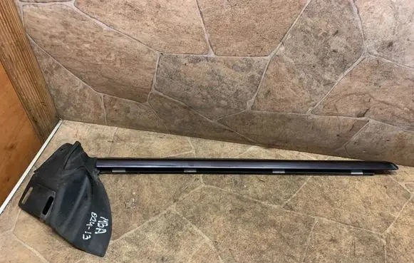 Mercedes-Benz SL R230 Front door glass trim molding A2306700138