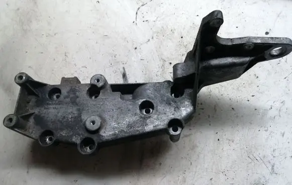 Volvo S60 Engine mounting bracket 9497106