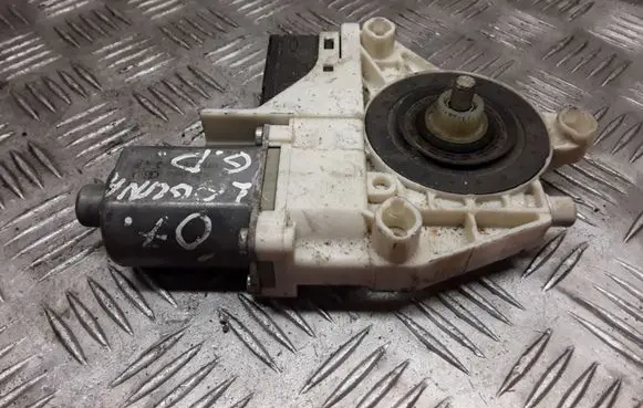 Renault Laguna III Rear door window regulator motor 978409104 970092104 0130822401