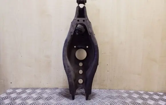Toyota Avensis T270 Rear upper control arm/wishbone