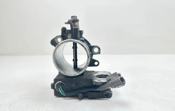 Toyota Avensis T250 Throttle valve 27010