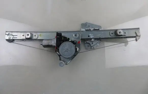 Suzuki Grand Vitara II Front door window regulator with motor 2621003520 8343065J00