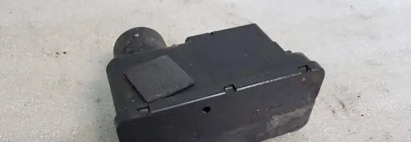 Volkswagen PASSAT B3 Central locking vacuum pump 357962257