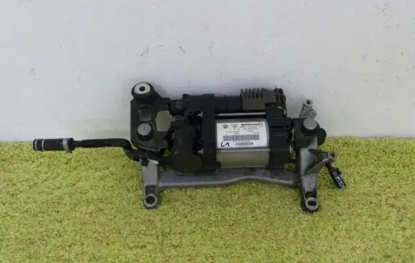 Volkswagen Touareg II Air suspension compressor/pump 7p0616006b