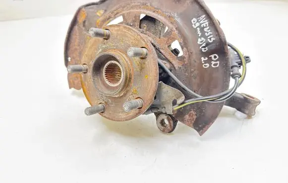 Toyota Avensis T270 Front wheel hub spindle knuckle 8954202061