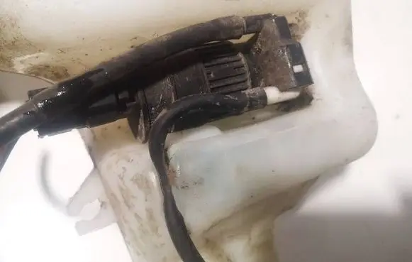 Renault Scenic I Windscreen/windshield washer pump 