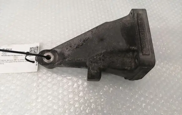 Mercedes-Benz Vito Viano W639 Engine mounting bracket a6462230204