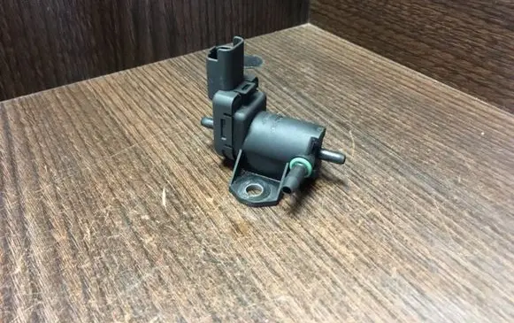 Citroen Berlingo Turbo solenoid valve 9688124580