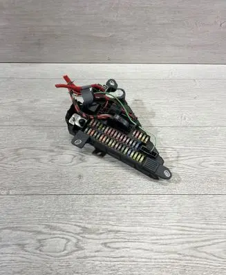 BMW 6 E63 E64 Fuse module 6906618 518956024