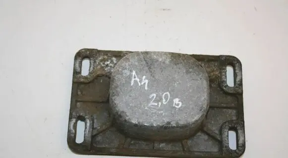 Audi A4 S4 B7 8E 8H Engine mounting bracket 8E0199335K