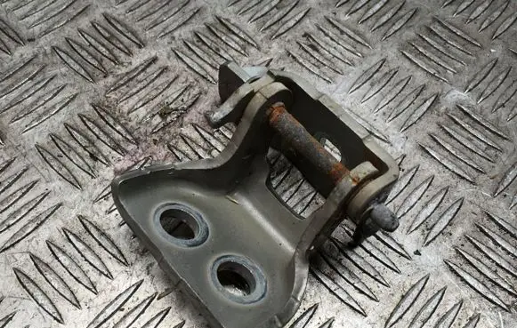 Peugeot 308 Front door lower hinge 
